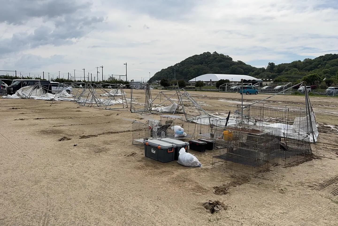 岡山3days 最終日前夜の豪風で私のテントも含め設営のテン...